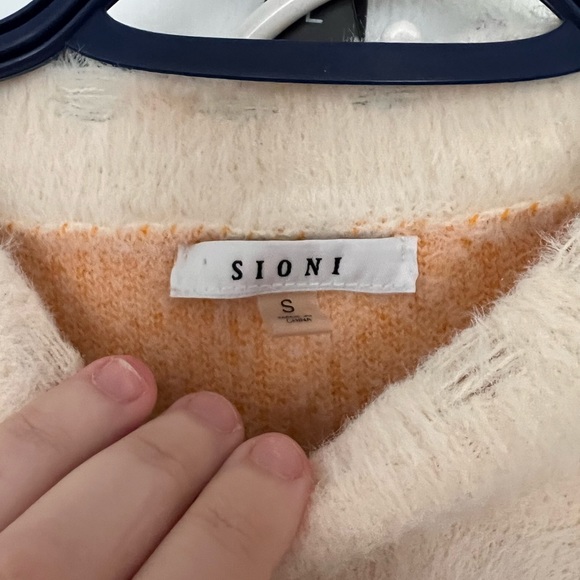 Sweater - Picture 4 of 4